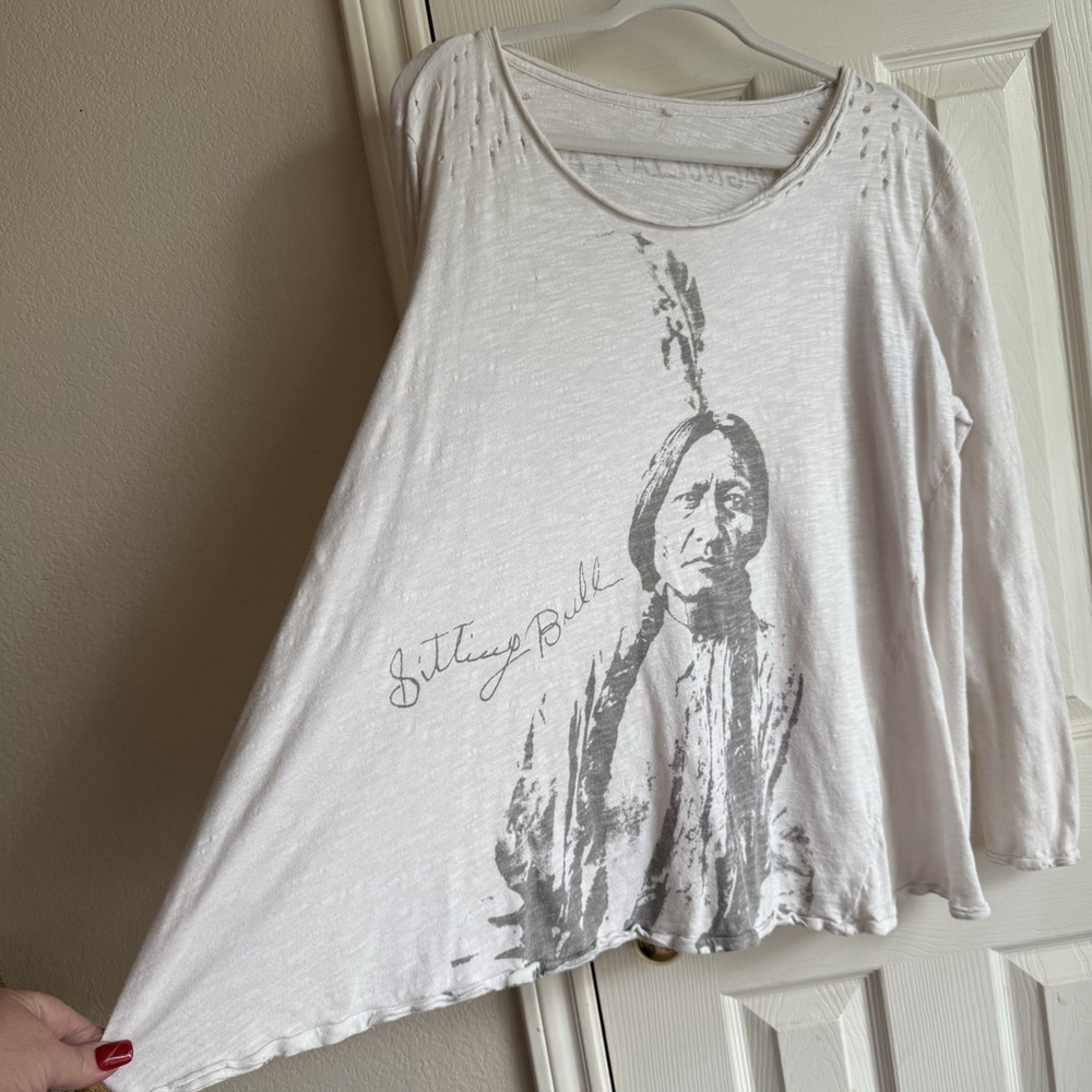 Magnolia Pearl OS White Long Sleeve Flares Out Sitting Bull Cotton Top